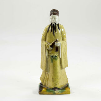 Figur, China, 16./17. Jh., Susancai, in gelb, grün und aubergine, Gebrauchsspuren. H: 13 cm, www.beyreuther.de