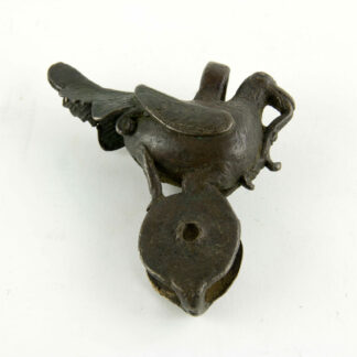 Umlenkrolle, Indien, 18./19. Jh., Bronze, in Form eines Vogels, Innenrad fehlt. H: 9,5 cm, www.beyreuther.de