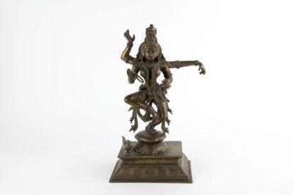 Figur, Indien, 20. Jh., Kupfer-Bronze, Tanzender Shiva auf quadratischen Sockel, graviert, schöne Ausformung, Gebrauchsspuren. H: 30 cm, www.beyreuther.de
