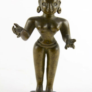 2 Radha, Indien, wohl Bengalen, 19. Jh., Bronze, eine Figur mit Gold eingelegten Augen und kleinem Rubin auf der Stirn, Gebrauchsspuren. H: 13,5 cm, 14,5 cm, www.beyreuther.de