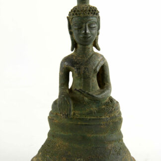 Kleiner Buddha, Birma, wohl 18. Jh., feine Patina, Ausgrabungsstück. H: 16,5 cm, www.beyreuther.de