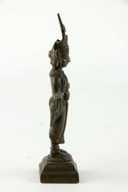 Figur, Indien, um 1900, Bronze, Gottheit auf Sockel stehend. H: 16 cm, www.beyreuther.de