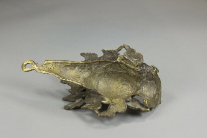 Maske, Asien, 20. Jh., Bronze, Maske einer Tara, zum Aufhängen, Gebrauchsspuren. H: 17 cm, www.beyreuther.de