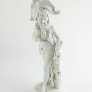 Porzellanfigur, Thüringen, Ende 19. Jh., weißes Biscuitporzellan, Knabe mit Blumen, gekleidet im Stil des ausklingenden 18. Jh. H: 33 cm, www.beyreuther.de