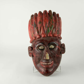 Holzmaske, 20. Jh., dunkelrot bemalt, beschädigt, Tragespuren. L: 36 cm, www.beyreuther.de