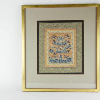 Seidenstieckerei, China, 19. Jh., Rangabzeichen, Blauer Drache, Gebrauchsspuren, im Rahmen. 34 cm x 30 cm.