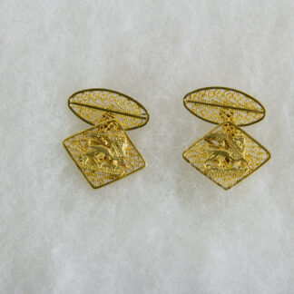 Paar Manschettenknöpfe, Äthiopien, Anf. 20. Jh., 18 Karat Gold, 8,8 g, verziert mit dem Wappen von Äthiopien, Geschenk von Kaiser Haile Selassie, feine Filigranarbeit. 2 cm x 2 cm, www.beyreuther.de