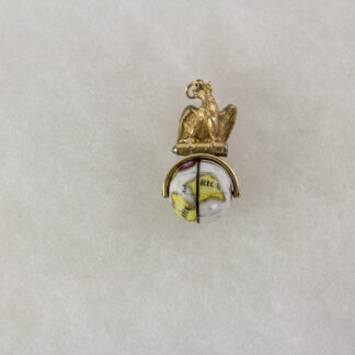 Uhrenkettenanhänger, um 1870, 333er Gold, geprüft, nicht gestempelt, Preußischer Adler auf Granate, darunter mit Weltkarte bemalte Porzellankugel, feine Verarbeitung, selten, Gebrauchsspuren. H: 34 mm, 6,1 g.
