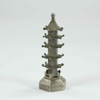 Salzsteuer, Anf. 20. Jh., China, Silber, in Form einer Pagode, guter Zustand. H: 9,5 cm. Salt shaker, beginn 20th century, Cina, silver, shape of a pagoda, www.beyreuther.de