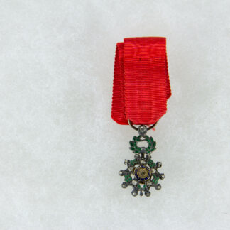 Ordensminiatur, Frankreich, 20. Jh., Miniatur zum Orden der Ehrenlegion, Offizier, Gold, mit Rosendiamanten 9. Modell, im Etui, guter Zustand, www.beyreuther.de