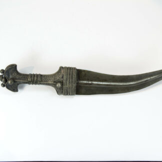 Jambiya, Arabischer Krumdolch, um 1900, Griff Silber, fein verziert, Eisenklinge, guter Zustand. L: 35 cm. www.beyreuther.de
