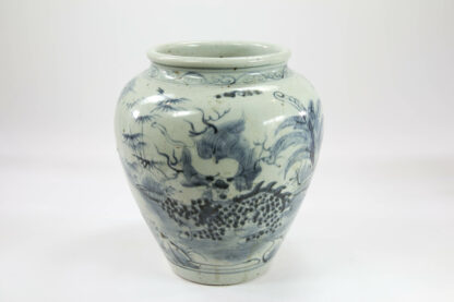 Vase, China, wohl Ming? (1368-1644), gemarkt Chia Ching, verziert mit blauer Malerei, Qilins in Landschaft, Brand- und Glasurfehler, Rotflecken, sonst unbeschädigt. H: 24 cm. www.beyreuther.de