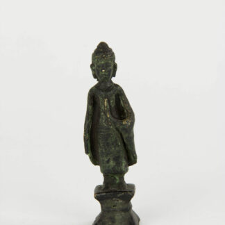Kleiner Buddha, Thailand, wohl 18. Jh., Bronze, Ausgrabung. H: 8,5 cm. www.beyreuther.de
