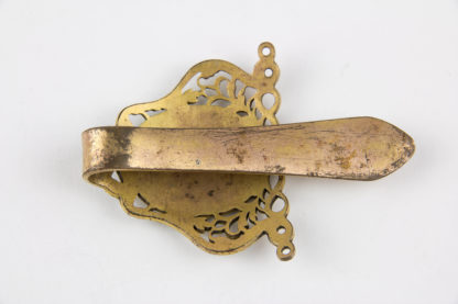 Chatelaine, Ende 19. Jh., wohl Bronze, in drei verschieden Goldtönen: rot, grün, gelb vergoldet, verziert mit gärtnerischen Utensilien, Ketten für Uhr und Zubehör fehlen, Gebrauchsspuren. L: 5 cm.