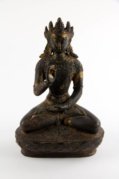 Buddha, Tibet, 18./19. Jh., Bronze, mit Resten von Goldlack, feine Patina. H: 20,5 cm. www.beyreuther.de