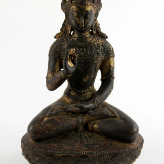 Buddha, Tibet, 18./19. Jh., Bronze, mit Resten von Goldlack, feine Patina. H: 20,5 cm. www.beyreuther.de