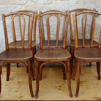 6 Thonet-Stühle, um 1920, Buche, unrestauriert. H: 90 cm, B: 40 cm, T: 40 cm, Sitzhöhe: 48 cm. www.beyreuther.de