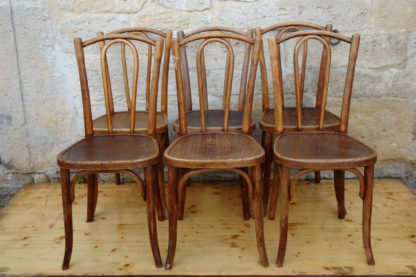 6 Thonet-Stühle, um 1920, Buche, unrestauriert. H: 90 cm, B: 40 cm, T: 40 cm, Sitzhöhe: 48 cm. www.beyreuther.de