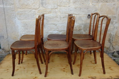6 Thonet-Stühle, um 1920, Buche, unrestauriert. H: 90 cm, B: 40 cm, T: 40 cm, Sitzhöhe: 48 cm.