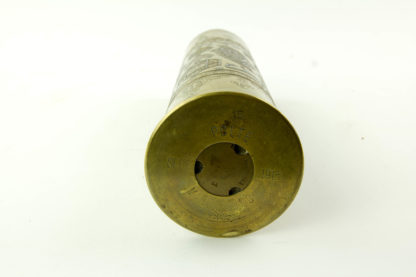 Gefäß, datiert 1916, Kairoware unter Verwendung einer Granatenhülse der Firma Polte für ein Krupp-Geschütz, umlaufend sehr fein graviert und mit Silber und Kupfer aufgelegt, originelles Objekt, Gebrauchsspuren, H: 27,5 cm.