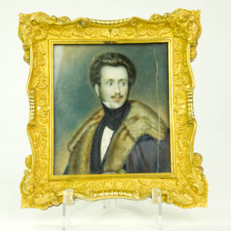 Miniatur, um 1840, auf Elfenbein, Portrait des Auguste Charles Eugène Napoléon de Beauharnais (* 9. Dezember 1810 in Mailand; † 28. März in Lissabon),  2. Herzog von Leuchtenberg sowie Herzog von Santa Cruz und Prinzgemahl von Portugal, unsigniert, nach Joseph Karl Stieler, absolut hochwertige Malerei, Riss auf der rechten Seite, in Bronzerahmen, matt- und glanzvergoldet, in feinster Qualität, Rahmen: B: 15,5 cm, H: 16,5 cm.