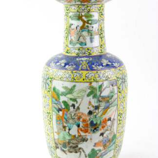 Vase, China, Mitte 19. Jh., gelbgrundig, mit Blumen bemalt, auf Vasenbauch Kartuschen mit Kriegerdarstellungen, Vasenhalt mit Kartusche mit Frauen und Kind, unbeschädigt, Loch im Boden (Vase wurde als Lampenfuß genutzt), Gebrauchsspuren, H: 36 cm.