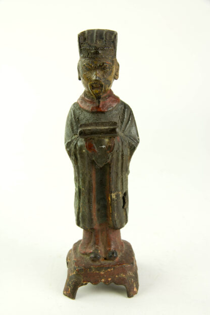 Figur, China, 17. Jh., Ming Dynastie, Bronze, Wenchang Wang (Wenchang Wang (文昌王), auch bekannt als Wenchang Dijun, ist ein Gott des Taoismus in der chinesischen Mythologie, der Gott der Kultur und Literatur), auf Sockel stehend, in den Händen eine Schriftrolle haltend, mit Resten einer Bemalung, Gebrauchsspuren, H: 15,5 cm.