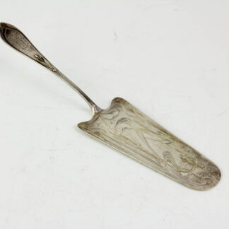 Konvolut Silber Besteckteile, Jugendstil, um 1910, 800er Silber, bestehend aus einem reichlich verzierten Tortenheber, gestempelt F. Schade, 2 kleinen Gabeln für Wurst oder Käse, sowie 2 Fleischspießen, Gebrauchsspuren, L 16 bis 24 cm.