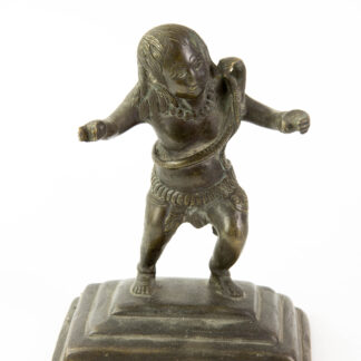 Figur Shiva, Indien, 18./19. Jh., Bronze, Figur Shiva mit  cm.der Kobra um den Hals, gestreckte Arme mit ursprünglich weiteren Attributen, die fehlen oder abgebrochen sind, Tigerfell mit Kopf als Lendenschutz, Gebrauchsspuren. H: 18 cm.